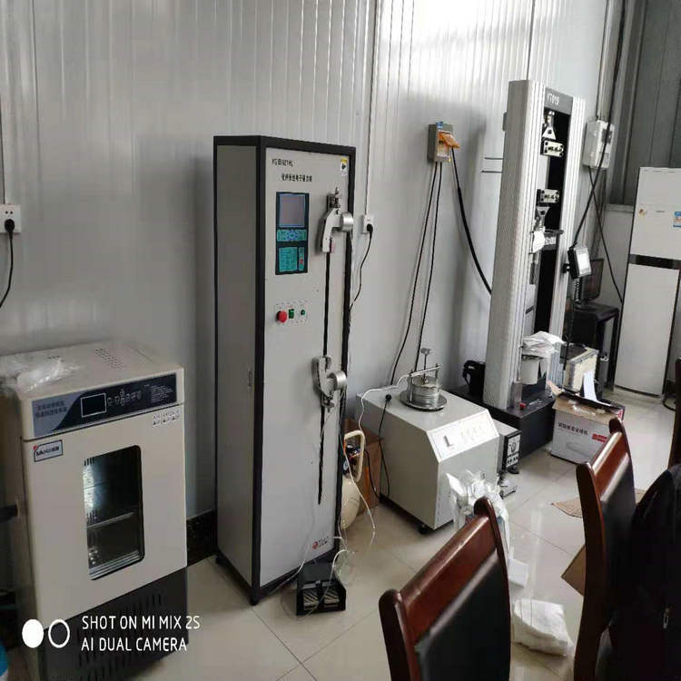 泰安畜牧業(yè)沼液池毛面HDPE土工膜 hdpe土工膜報價 0.5mm土工膜幅寬6米