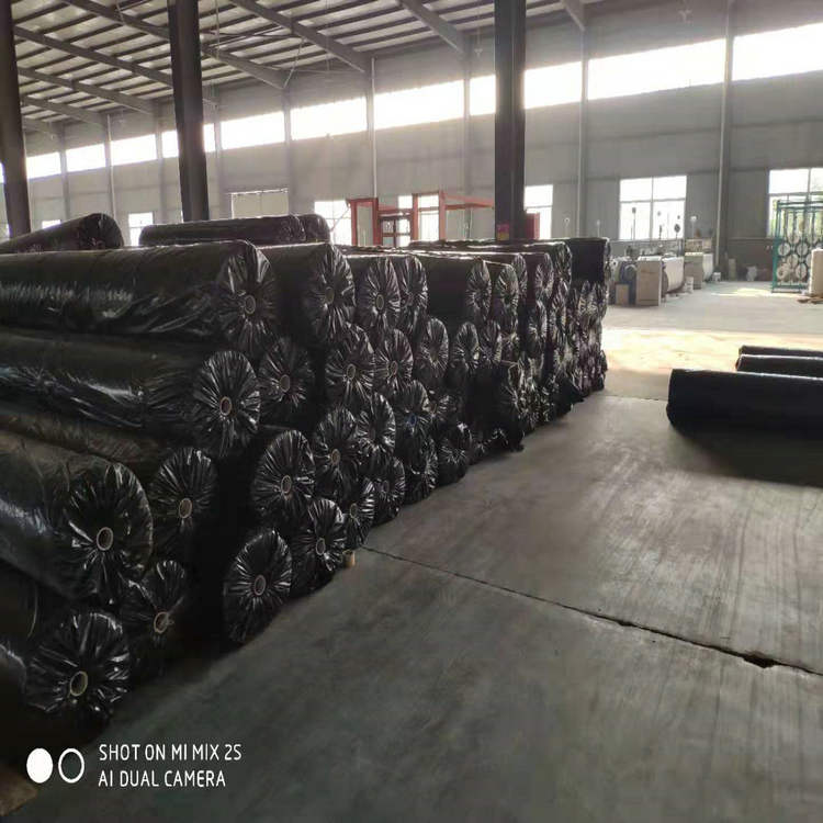 2.0mm黑膜沼氣池防滲膜 固廢填埋防滲膜 垃圾場防滲膜價格