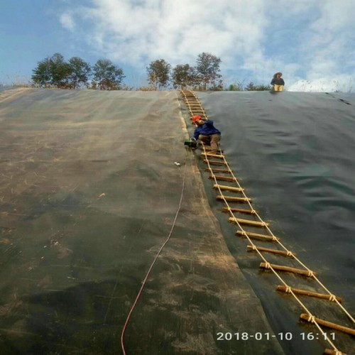 垃圾填埋專用土工膜多少錢 2.0mmHDPE防滲膜生產廠家
