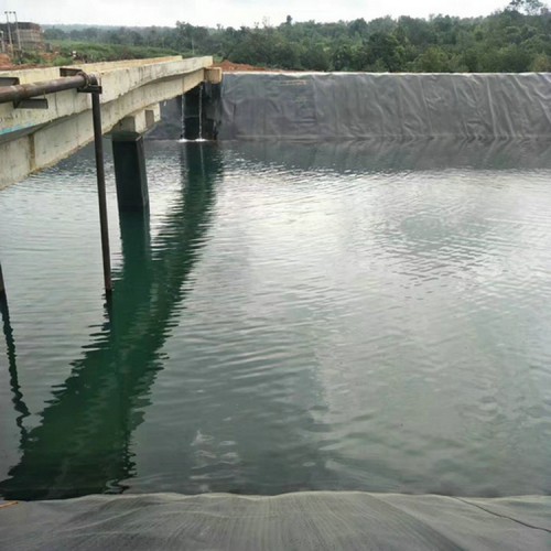 2.0mm垃圾填埋場防滲土工膜鋪設經久耐用