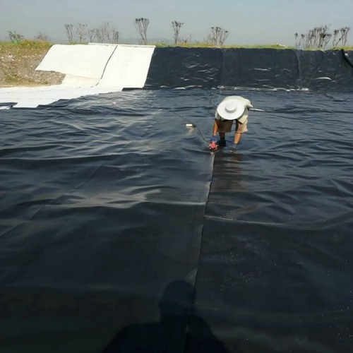 養豬場1.5mm污水池土工膜 400g長絲土工布恒瑞土工膜