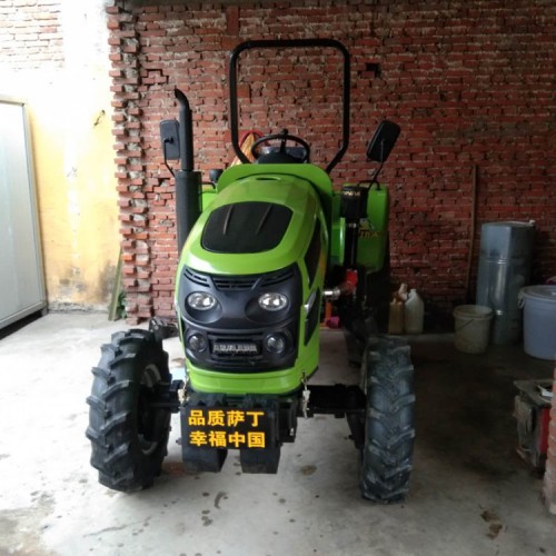 薩丁704中型四輪拖拉機 多功能四驅耕地犁地機 現貨