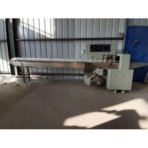 多功能下走膜枕式智能包裝機(jī)械 塑料瓶子包裝機(jī)