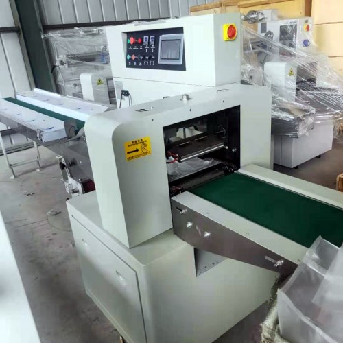 小毛戎玩具自動包裝機 小塑料件枕式包裝機 五金件自動打包機