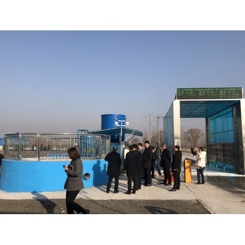 坤強運輸安裝韓強帶污水處理全封閉式龍門洗車機