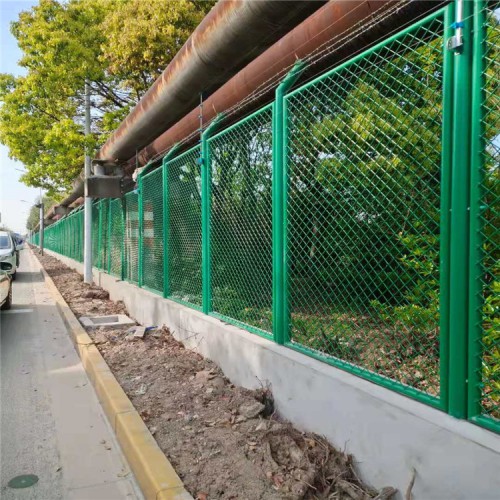 鐵絲網(wǎng)護(hù)欄