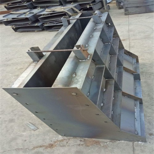 防撞護欄模板 道路防撞墻模板 現(xiàn)澆防撞護欄模板