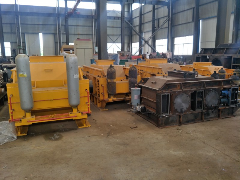 1000<em></em>x700液壓對輥破碎機