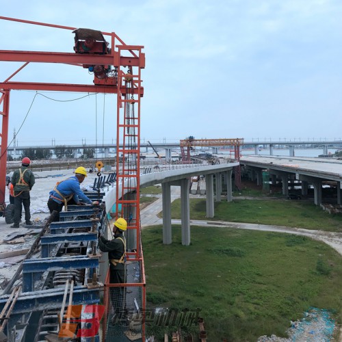 B2防撞護(hù)欄板施工掛籃_橋梁防撞護(hù)欄作業(yè)車