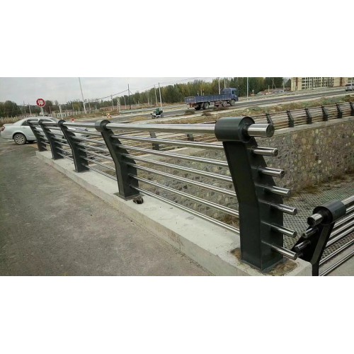 不銹鋼橋梁防撞護欄多少錢