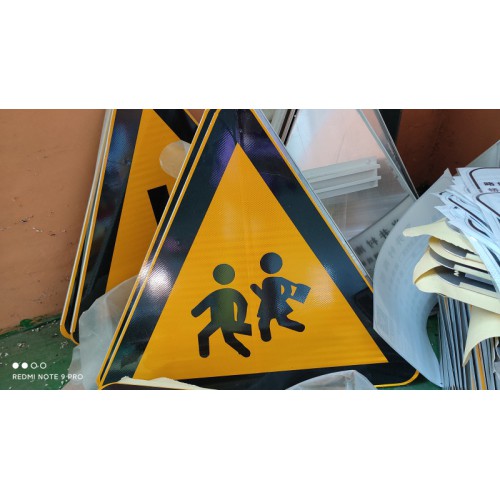 交通標志桿多少錢