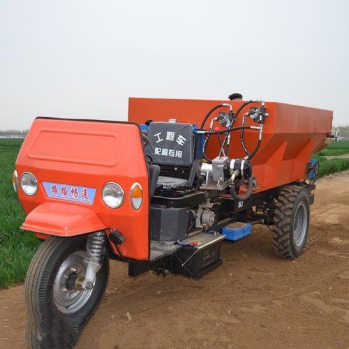 柴油三輪牛糞撒糞車 有機肥撒肥機廠家 農田圓盤式肥料拋灑車