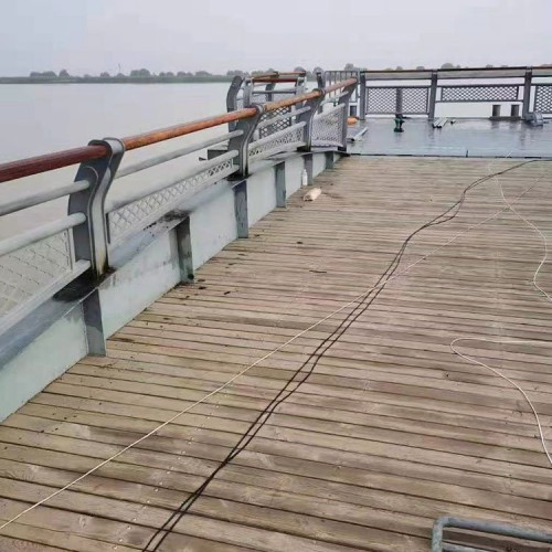 不銹鋼橋梁防護(hù)欄