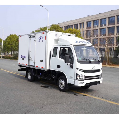 躍進(jìn)小福星S80排半3米小型冷藏車(chē)