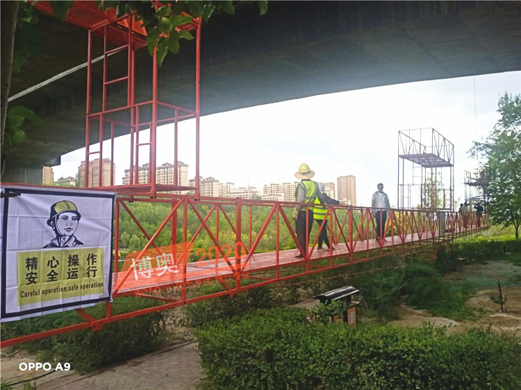 防撞護欄施工作業(yè)車