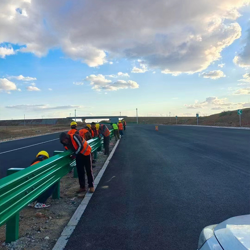 三波噴塑護欄安裝