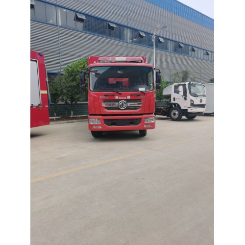 重汽豪沃8噸水罐消防車(chē)