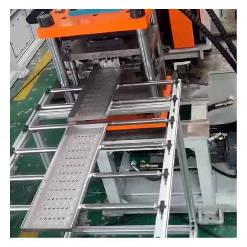 不銹鋼地溝篦子生產(chǎn)設(shè)備，地溝蓋板生產(chǎn)線(xiàn)廠家