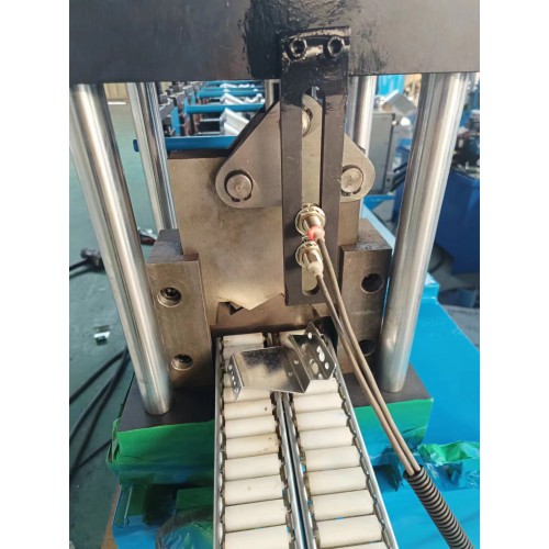 電器柜C型材生產(chǎn)線安裝梁生產(chǎn)設備